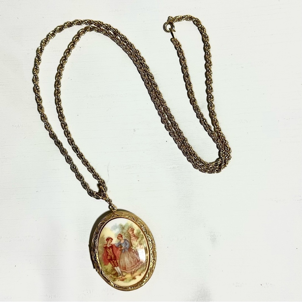 Beautiful Vintage Necklace Locket